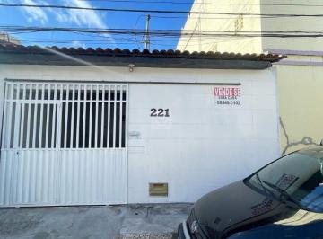 Comercial · 104m² · 2 Quartos · 1 Vaga · Casa de 2 Quartos para Locação no Coração de Aracaju - Centro