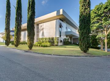 1 · Casa de condomínio com 794.5 m², 4 quartos sendo 4 suítes à venda no bairro Santa Felicidade.