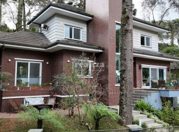 Casa · 257m² · 2 Vagas · CASA COM 4 DORMITÓRIOS EM GRAMADO