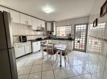 Casa de 3 quartos, Brasília · Casa térrea, Guará II, 3 quartos, 1 suíte com hidromassagem cozinha com armários