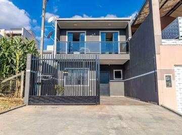 Casa de 3 quartos, Curitiba · Sobrado à venda no Alto Boqueirão