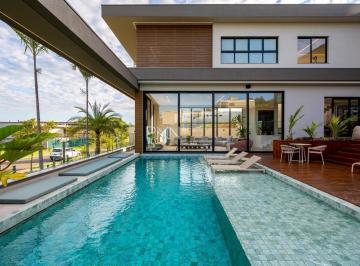 Casa · 732m² · 4 Quartos · 6 Vagas · Casa à venda no Residencial EntreVerdes, com 4 suítes, com 732 m²