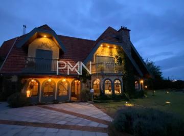 Casa · 650m² · 5 Quartos · 5 Vagas · Sobrado à venda em Campos do Jordão, Capivari, com 5 quartos, com 650 m²