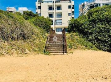 Apartamento · 1 Quarto · Apartamento de 1 quarto na melhor localização da Enseada Azul em Guarapari