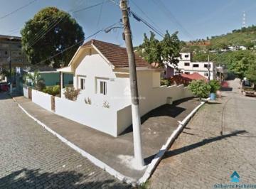 Casa · 130m² · 4 Quartos · Ótima casa no Centro de Alfredo Chaves, com 4 quartos