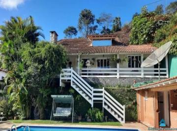 Casa · 3 Quartos · Casa Duplex em Petrópolis 3 Suítes, Escritório, Área de Lazer com Piscina e Churrasqueira, 5 Vagas e