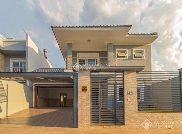Casa · 227m² · 3 Quartos · 2 Vagas · Oportunidade Exclusiva no Coração do Moinhos de Vento