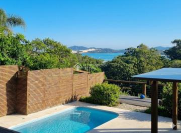 Casa · 300m² · 5 Quartos · CASA com vista Permante para Lagoa de Ibiraquera.