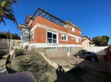 Casa · 321m² · 6 Quartos · 9 Vagas · Belo sobrado