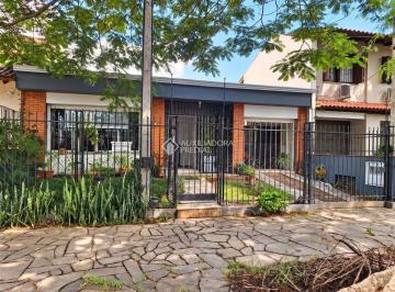Casa · 200m² · 3 Quartos · 2 Vagas · Local especial