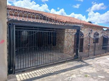Casa de 3 quartos, Belo Horizonte · Excelente Casa, com 3 dormitórios, totalmente reformada, rua tranquila.