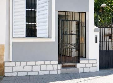 fachada-casa-residencial · Casa para Venda - 140m², 2 dormitórios, Cidade Baixa