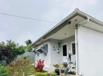 Casa de 2 quartos, Araruama · Casa com suíte e perto do comércio a 5 minutos do centro RGI Carta de Crédito Financiamento com FGTS