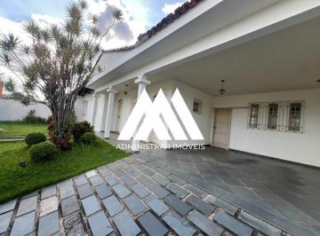 Casa · 217m² · 3 Quartos · 4 Vagas · Alugo casa em Itaúna em bairro com excelente localização!