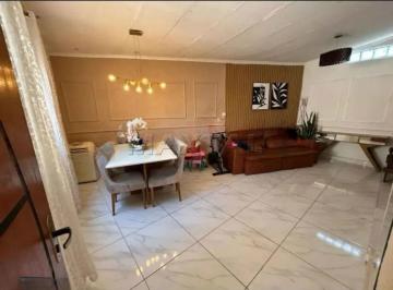 Casa · 121m² · 3 Quartos · 1 Vaga · Casa com 3 Quartos e 2 Banheiros à Venda - 121 m² por R$ 450.000