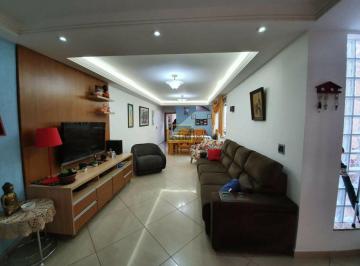 Casa · 239m² · 3 Quartos · 2 Vagas · Excelente sobrado para venda na Vila Anglo com 239 metros e com valor abaixo de mercado