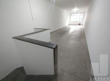 Comercial · 205m² · Ponto comercial para locação no Brás, andar térreo e mais 2 pavimentos com 2 banheiros.
