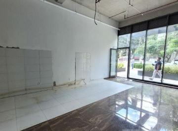 Comercial · 57m² · Loja na Oscar Freire excelente localização para a sua empresa. 57m² com pé direito de 4,67m.