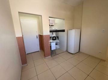 Apartamento · 32m² · 1 Quarto · Quarto e sala, andar alto, 1 banheiro, no Centro.
