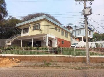 Casa · 240m² · 3 Quartos · 4 Vagas · Credito Real vende casa toda reformada com 03 Dormitórios