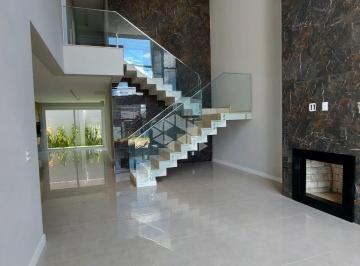 Casa · 225m² · 4 Quartos · 2 Vagas · Excelente casa em condomínio de alto padrão em canoas.