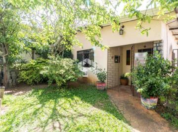 Casa · 200m² · 2 Quartos · 1 Vaga · Crédito Real vende.Casa com 2 dormitórios em terreno com 435m² no bairro Chácara das Pedras.