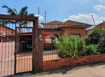 Casa de 3 dormitórios e garagem no Navegantes · Crédito Real Vende. Casa com 411m².