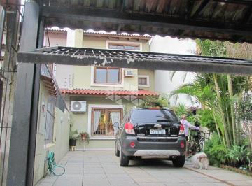 Casa · 197m² · 3 Quartos · 2 Vagas · Excelente casa 3 dormitórios com uma suíte, 2 vagas de garagem e piscina à venda no Guarujá.