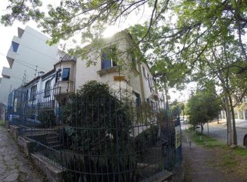 Casa · 200m² · 3 Quartos · 4 Vagas · casa de esquina Taquara e Itaqui, Petropolis
