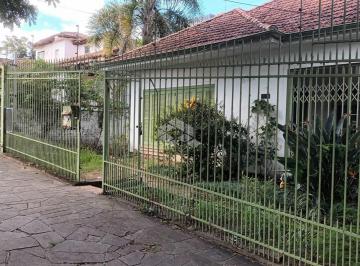 Casa · 399m² · 3 Quartos · Terreno de 12,30m x 33,00m a venda no bairro Petrópolis!