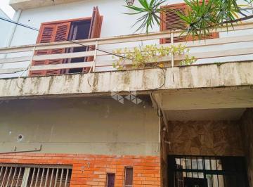 Casa · 180m² · 4 Quartos · 1 Vaga · Casa antiga na rua Carlos Trein Filho no bairro Auxiliadora em Porto Alegre para reformar e vender