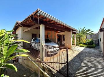 Casa · 360m² · 5 Quartos · 3 Vagas · Casa à venda no bairro Santa Mônica, situada em lote de 360 m²