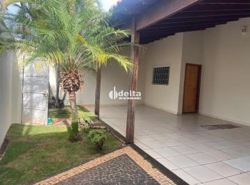 Casa · 250m² · 3 Quartos · 3 Vagas · Casa com 3 quartos sendo 1 suite disponível para venda no bairro Jardim Botânico em Uberlândia-MG.