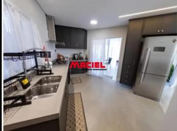 Casa · 303m² · 4 Quartos · 2 Vagas · Sobrado à venda no Condomínio Jaguary em SJCampos