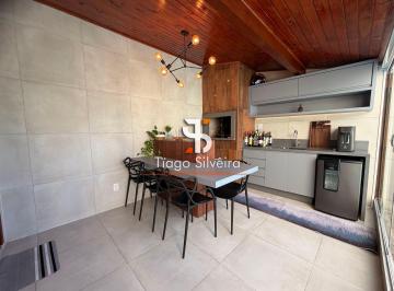 Casa · 90m² · 2 Quartos · 2 Vagas · Sobrado de Esquina à Venda em Forquilhas – Mobiliado, com Piscina e Espaço Gourmet Completo