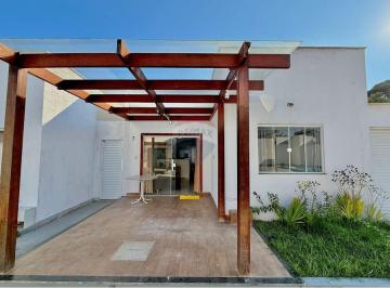 Casa · 80m² · 2 Quartos · 1 Vaga · À venda na Rasa: Casa com churrasqueira em condomínio com piscina e vaga de estacionamento, Armação 