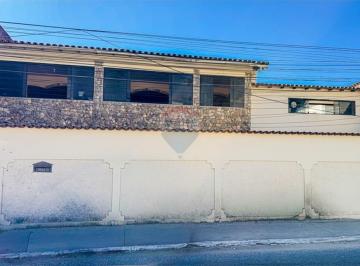 Casa · 300m² · 10 Quartos · 4 Vagas · Casa Espaçosa à Venda em Cabo Frio com Preço Reduzido
