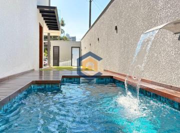 Casa · 200m² · 3 Quartos · 2 Vagas · Lindo Sobrado com 3 suítes e 4 vagas de garagem a venda no bairro América em Joinville / SC