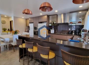 Casa · 243m² · 3 Quartos · 4 Vagas · Sobrado de Alto Padrão no Bairro Vila Nova por R$1250.000,00 - Joinville/SC