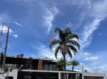 Casa · 200m² · 1 Quarto · 2 Vagas · Casa com piscina à venda