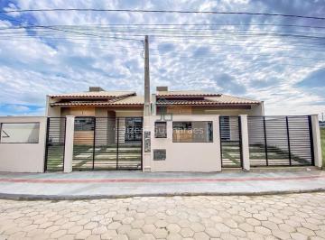 Casa · 75m² · 2 Quartos · 1 Vaga · Casa moderna de 75 m² com 2 dormitórios e churrasqueira a 850 metros da praia no Itacolomi, Balneári