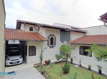 Casa · 300m² · 3 Quartos · 2 Vagas · Viva e empreenda no mesmo endereço — uma oportunidade única no Água Verde!