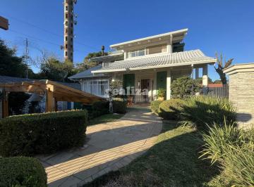 Casa · 492m² · 2 Vagas · CASA COM 3 QUARTOS EM GRAMADO
