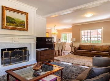Casa · 258m² · 2 Vagas · CASA 4 DORMITÓRIOS EM GRAMADO