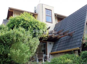 Casa · 450m² · 2 Vagas · LAJE DE PEDRA
