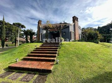 Casa · 396m² · CASA COM 3 DORMITÓRIOS EM CANELA