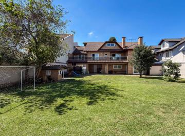 Casa · 453m² · 4 Quartos · 5 Vagas · Casa à venda - em Uberaba