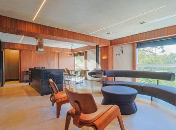Apartamento · 218m² · 2 Quartos · 4 Vagas · Cobertura de Alto Padrão Mobiliada com Terraço Panorâmico e 4 Vagas no Campo Comprido - 218m² de Con