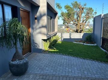 Casa · 176m² · 2 Quartos · 3 Vagas · Casa plana