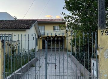 Casa · 181m² · 4 Quartos · Atenção investidores e construtores! Excelente oportunidade no Uberaba, em localização estratégica !